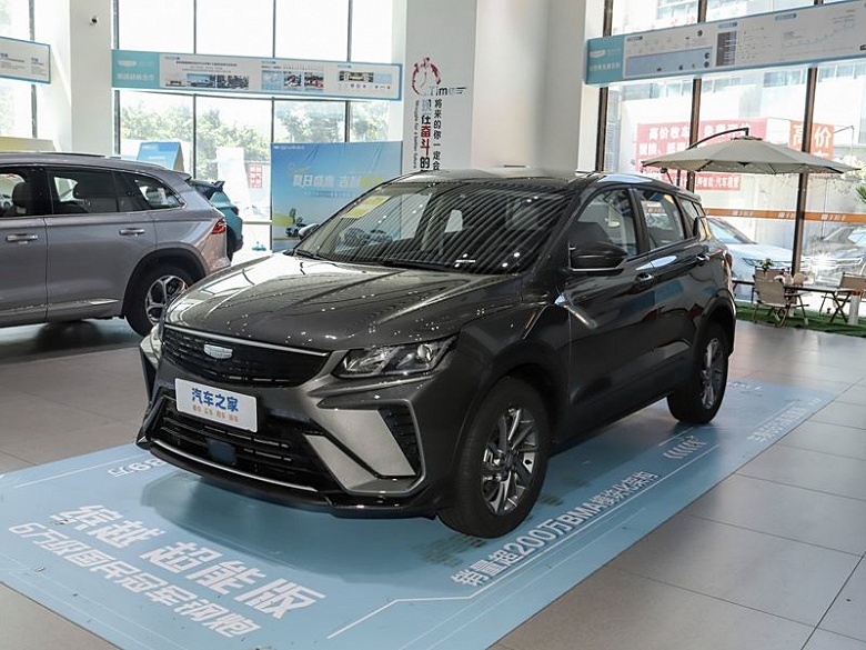 В России Geely Coolray стоит 2,3 млн рублей, а в Китае его сейчас можно купить за эквивалент 800 тыс. рублей. Бонусом беспроцентная рассрочка и 4 года гарантии