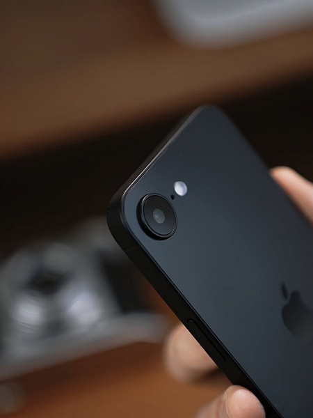 &laquo;Вы готовы к выходу iPhone SE 4?&raquo;, &mdash; инсайдер выложил первые фотографии смартфона
