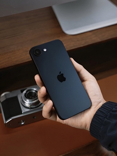 &laquo;Вы готовы к выходу iPhone SE 4?&raquo;, &mdash; инсайдер выложил первые фотографии смартфона