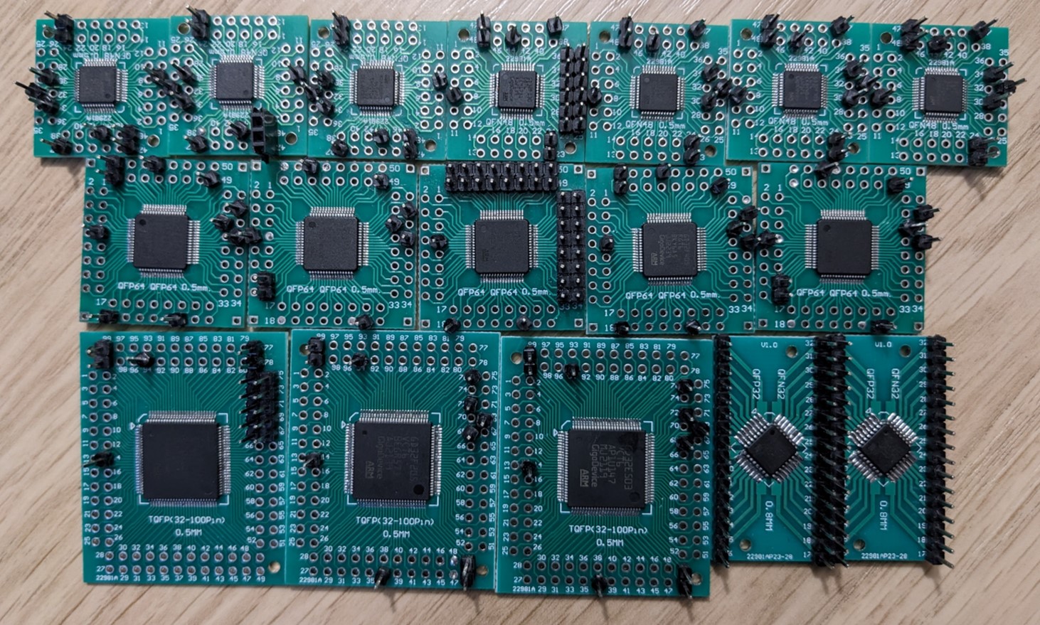 Распаянные микроконтроллеры. Микроконтроллеры с RDP2 идут парами