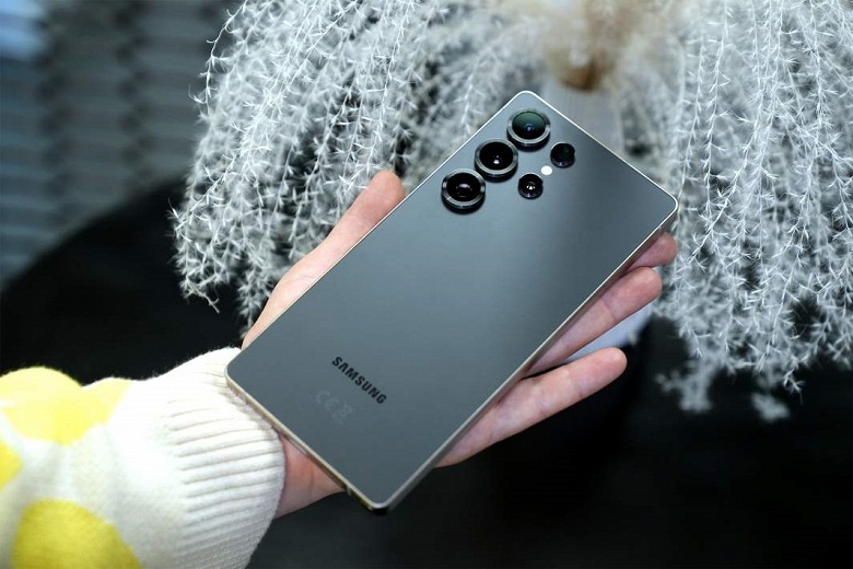 Сговорились: ФАС проверит, почему цены на смартфоны Samsung Galaxy S25 у российских ритейлеров одинаковые