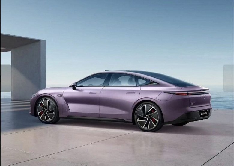 5-метровый седан с запасом хода 1645 км на замену BMW 5 серии и Mercedes-Benz E-класса, который едет в Россию. Новейший седан Exeed Exlantix ES показали перед началом продаж