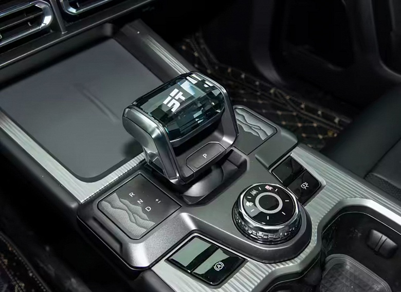 Мощный 2,0-литровый мотор, 8-ступенчатый &laquo;автомат&raquo;, полный привод и пожизненная гарантия &mdash; 22 тыс. долларов. Стартовали предпродажи бензинового Jetour T1, он появится в России