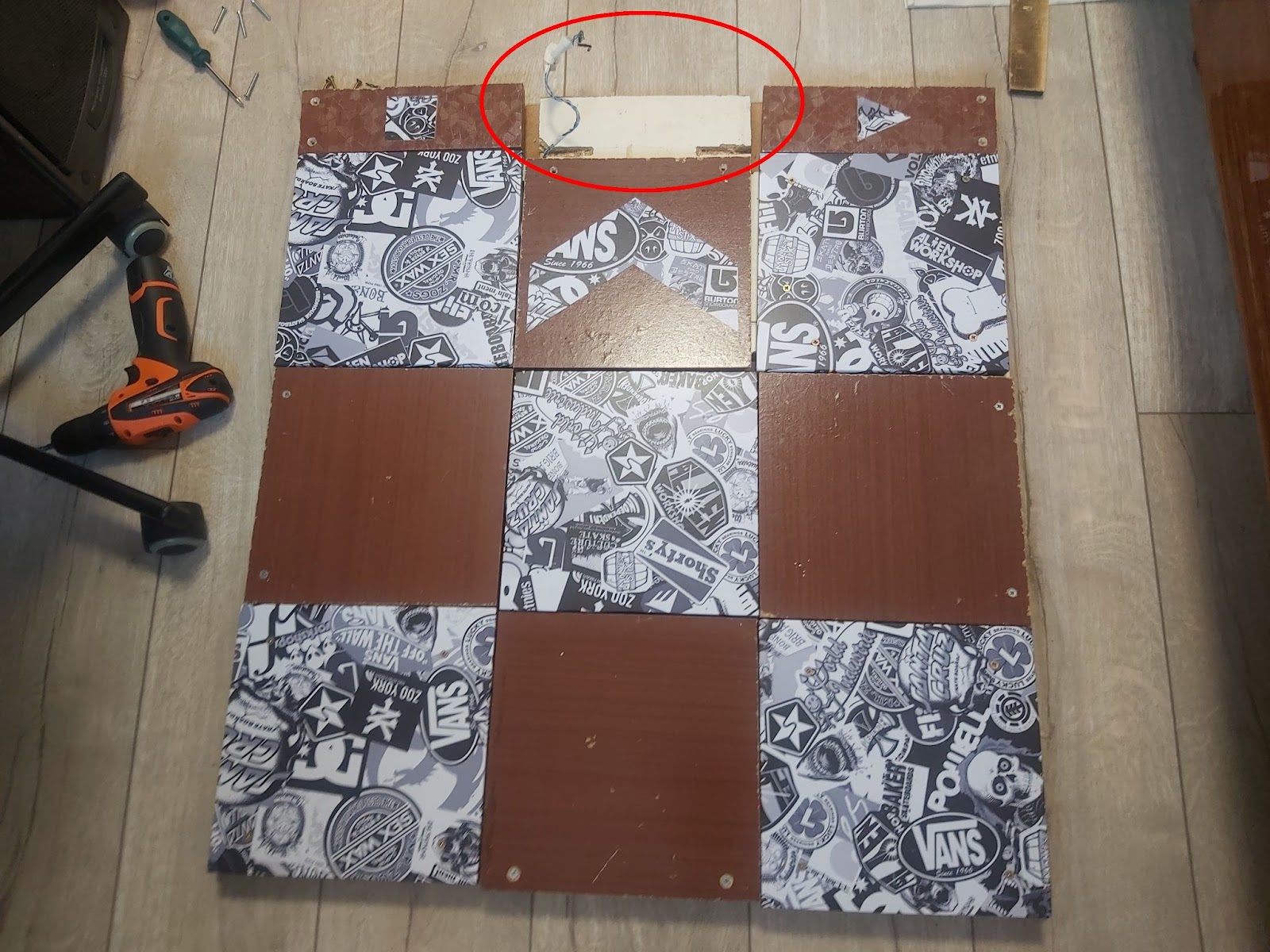 Место для контроллера в верхней части платформы (выделено красным)