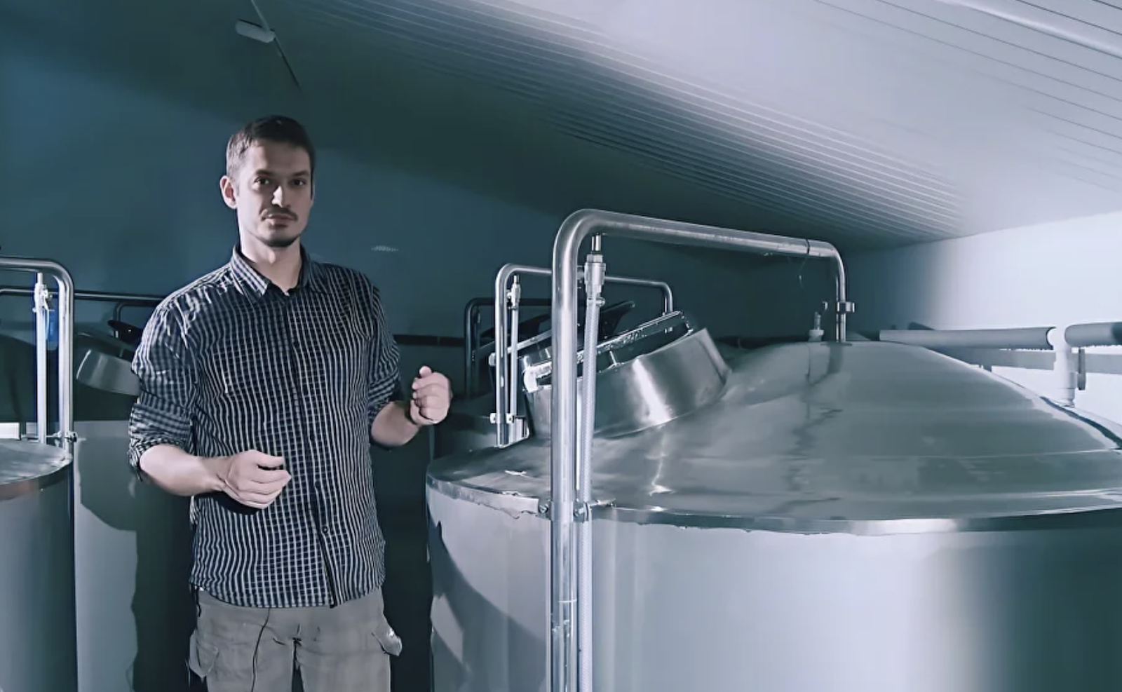 Поработать сутками пробовали в сезон, но в итоге люди простаивали, когда оборудование ломалось, а я ехал его чинить и собственно чинил. 