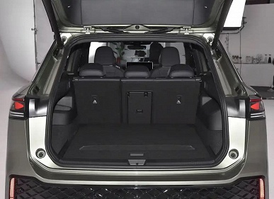 Это новейший кроссовер Volkswagen Tayron L. Живые фото машины за две недели до официальной премьеры