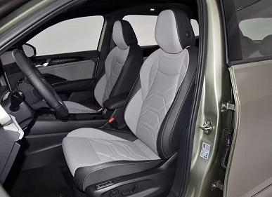 Это новейший кроссовер Volkswagen Tayron L. Живые фото машины за две недели до официальной премьеры