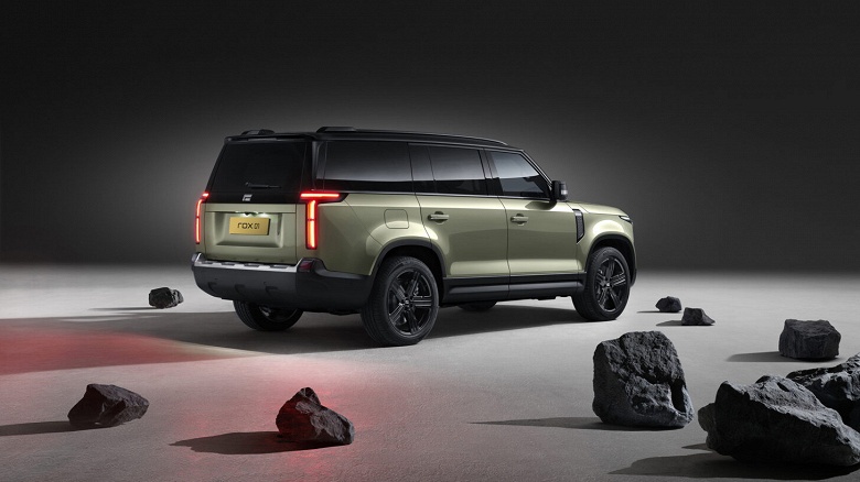 Land Rover больше не нужен? В России стартовали продажи внедорожника Rox 01: 6 или 7 мест, 476 л.с., полный привод и 5 лет гарантии &mdash; от 9 млн рублей