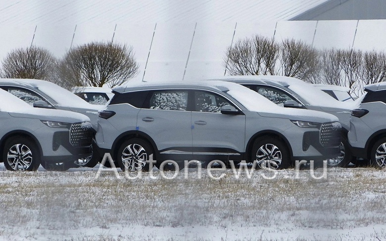 На бывшем заводе Volkswagen нашли огромное количество свежих автомобилей Chery, включая новейшую модель Tiggo 7L