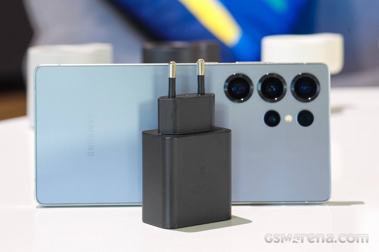 Пользователи Samsung Galaxy S25+ и S25 Ultra столкнулись с проблемой: смартфоны заряжаются втрое медленнее, чем должны