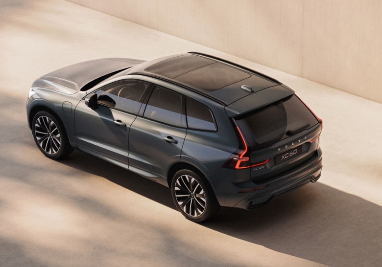 Санкции? Нет, не слышали. В Россию привезли Volvo XC60 2025 прямиком из Швеции