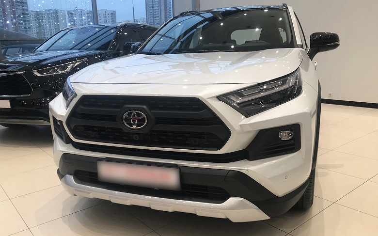 Land Cruiser 300 за 14 млн рублей, Toyota RAV4 — за 4,3 млн рублей, Toyota Camry — за 5 млн рублей. Дилеры рассказали, сколько стоят популярные «Тойоты» с гарантией - 2 Land Cruiser 300 за 14 млн рублей, Toyota RAV4 — за 4,3 млн рублей, Toyota Camry — за 5 млн рублей. Дилеры рассказали, сколько стоят популярные «Тойоты» с гарантией