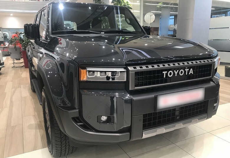 Land Cruiser 300 за 14 млн рублей, Toyota RAV4 — за 4,3 млн рублей, Toyota Camry — за 5 млн рублей. Дилеры рассказали, сколько стоят популярные «Тойоты» с гарантией - 3 Land Cruiser 300 за 14 млн рублей, Toyota RAV4 — за 4,3 млн рублей, Toyota Camry — за 5 млн рублей. Дилеры рассказали, сколько стоят популярные «Тойоты» с гарантией