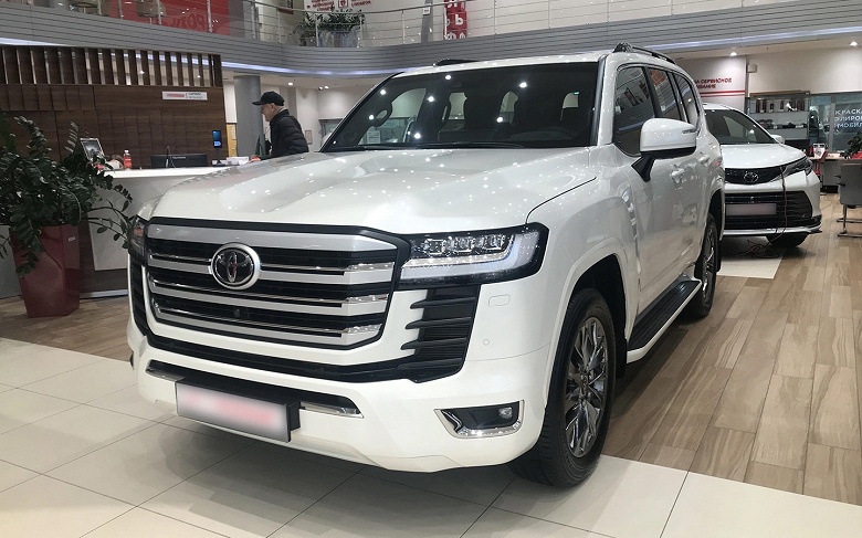 Land Cruiser 300 за 14 млн рублей, Toyota RAV4 — за 4,3 млн рублей, Toyota Camry — за 5 млн рублей. Дилеры рассказали, сколько стоят популярные «Тойоты» с гарантией - 1 Land Cruiser 300 за 14 млн рублей, Toyota RAV4 — за 4,3 млн рублей, Toyota Camry — за 5 млн рублей. Дилеры рассказали, сколько стоят популярные «Тойоты» с гарантией