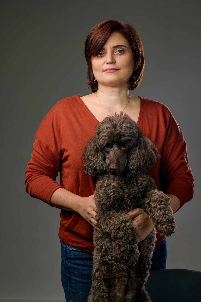 Анна Замански мечтает разработать модель ИИ, которая сможет интерпретировать целый спектр эмоций у собак, таких как ее шоколадный пудель Бекки