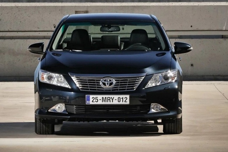 &laquo;Такую Camry 50 не найдёте&raquo;. В России продают Toyota Camry VII (XV50) в идеальном состоянии &mdash; почти вдвое дешевле Camry в 40-м кузове