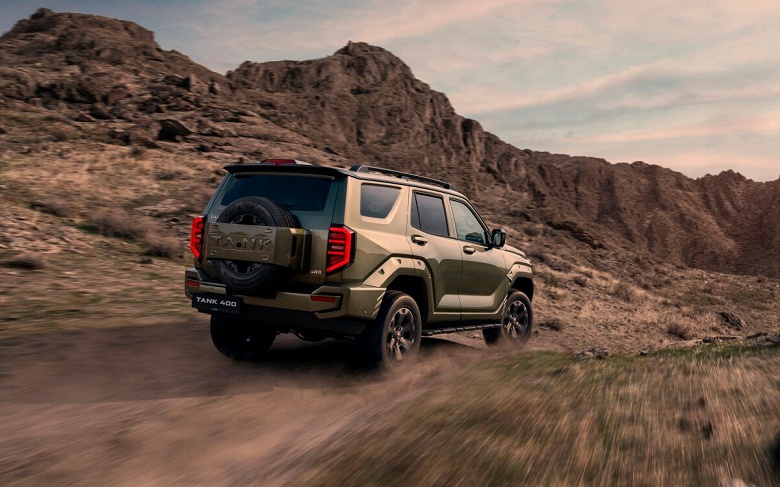 Замена Toyota Land Cruiser 300. Первые россияне получили свои рамные внедорожники Tank 400