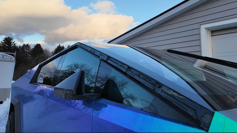 У Tesla Cybertruck отрываются панели кузова на скорости 110 км ч - 1 У Tesla Cybertruck отрываются панели кузова на скорости 110 км/ч