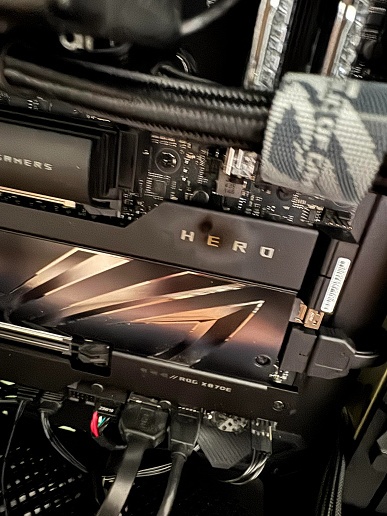 У пользователя загорелась самая дорогая на рынке модель GeForce RTX 5090, причём не из-за разъёма питания - 2 У пользователя загорелась самая дорогая на рынке модель GeForce RTX 5090, причём не из-за разъёма питания