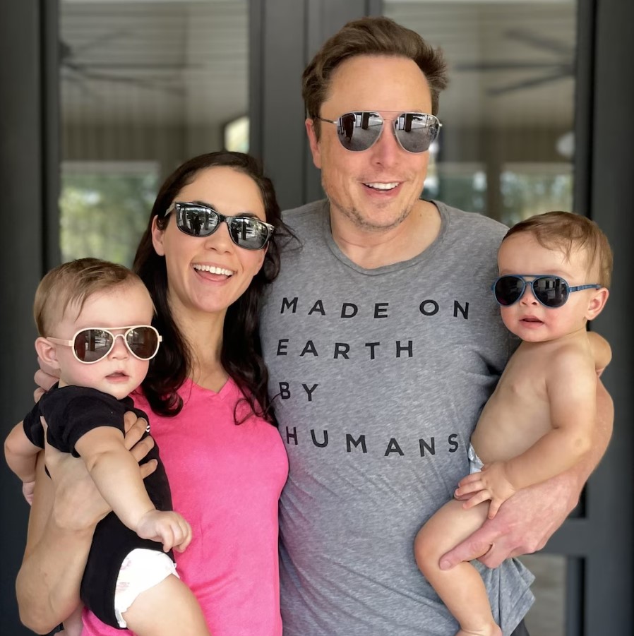 Да, кстати, это та самая Шивон Зиллис, которая в 2021 году родила Илону близнецов Страйдера и Азур, а также работала директором в другой его компании Neuralink (собственно, они с Маском и познакомились благодаря тому, что Шивон сидела в совете директоров OpenAI)