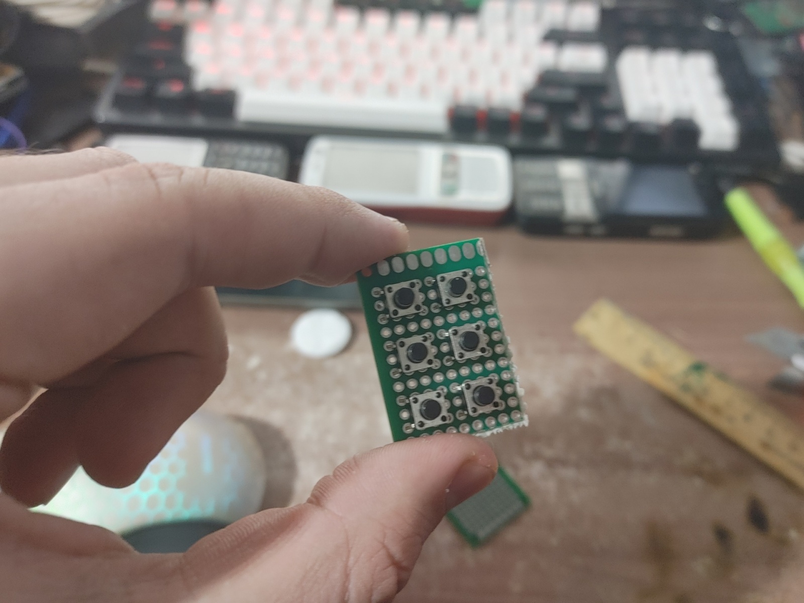 Ошметки текстолита можно счистить надфилем или просто подровнять канцелярским ножом