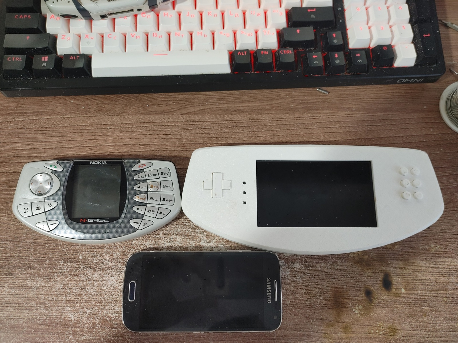 Очумелые ручки: как я превратил старый смартфон в игровую консоль с возможностью звонить - 1