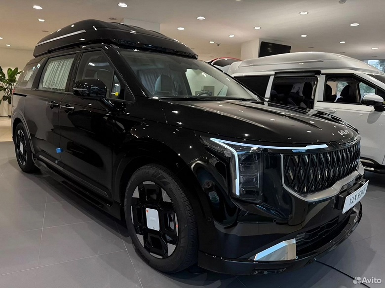 Сильно дешевле, чем Toyota Alphard, но не менее комфортный. В России за 6,4 млн рублей продают гибридный Kia Carnival 2025 в максимальной комплектации