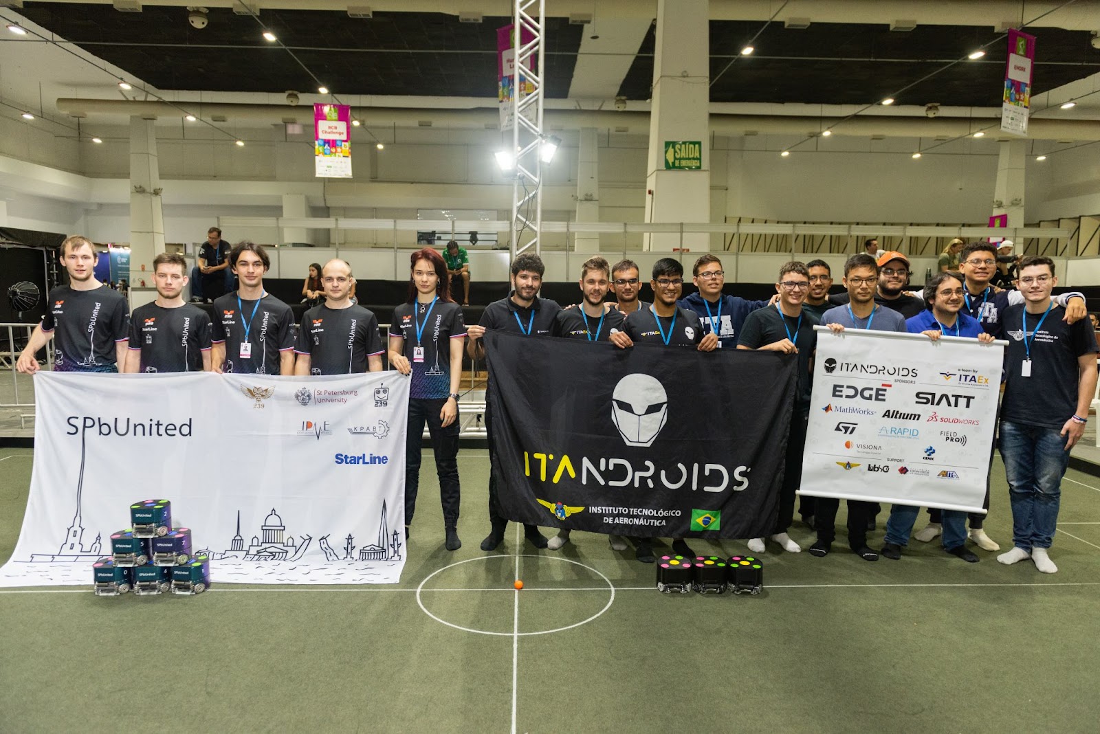 Команды: SPbUnited - слева, ITAndroids - справа