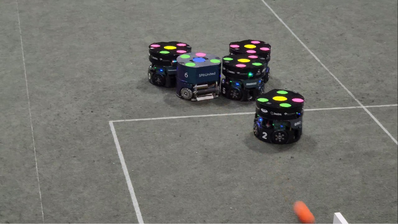 Разница в отражательной способности верхней поверхности роботов SPbUnited и RobôCin