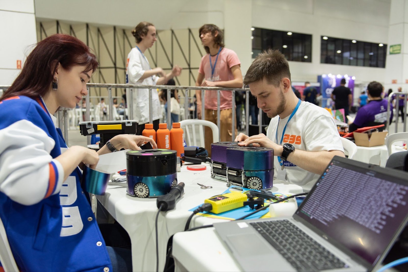 Обклейка роботов