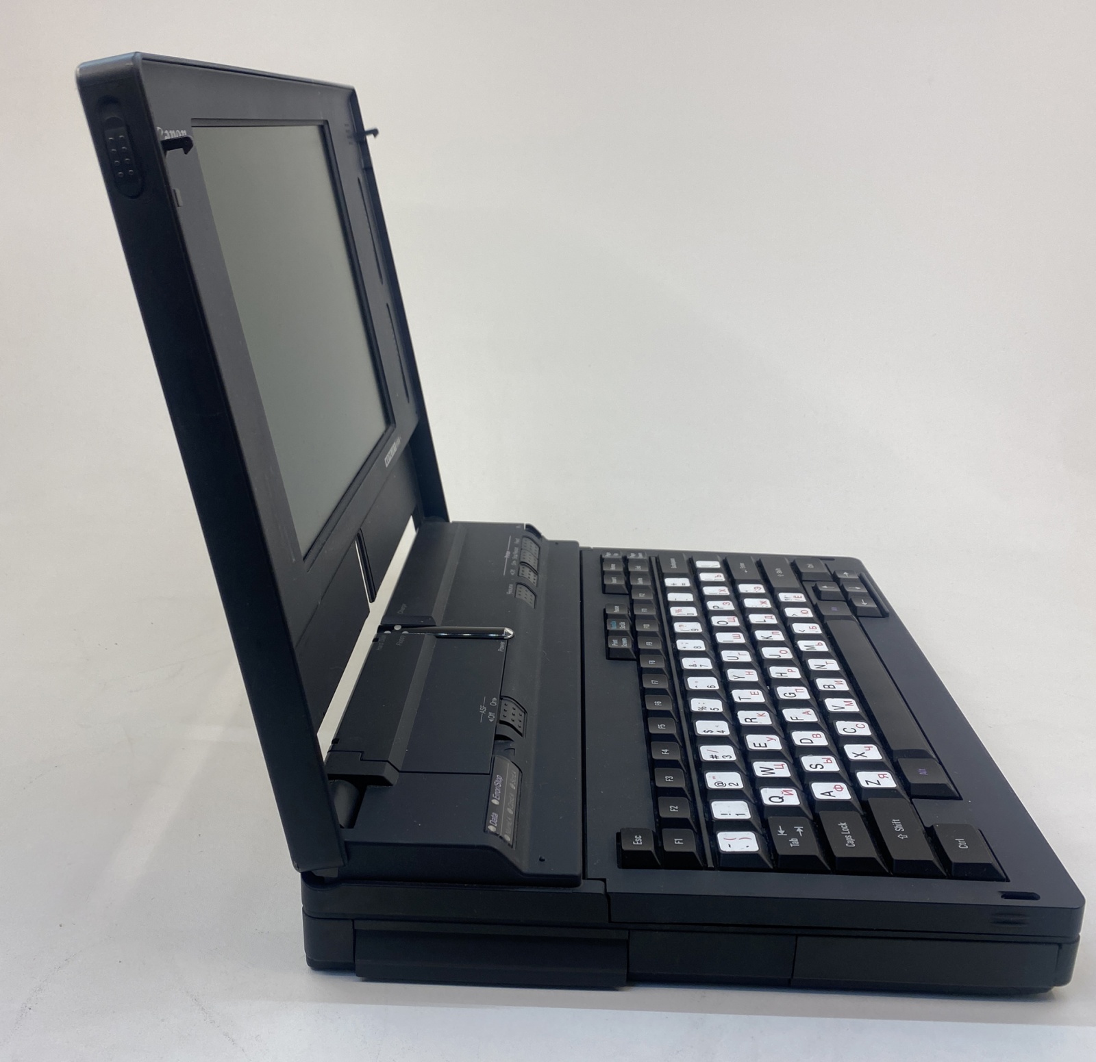 Canon NoteJet BN22 — удивительный ноутбук со встроенным принтером - 4