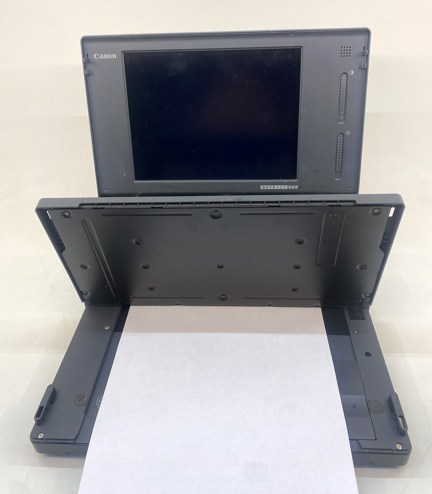 Canon NoteJet BN22 — удивительный ноутбук со встроенным принтером - 7