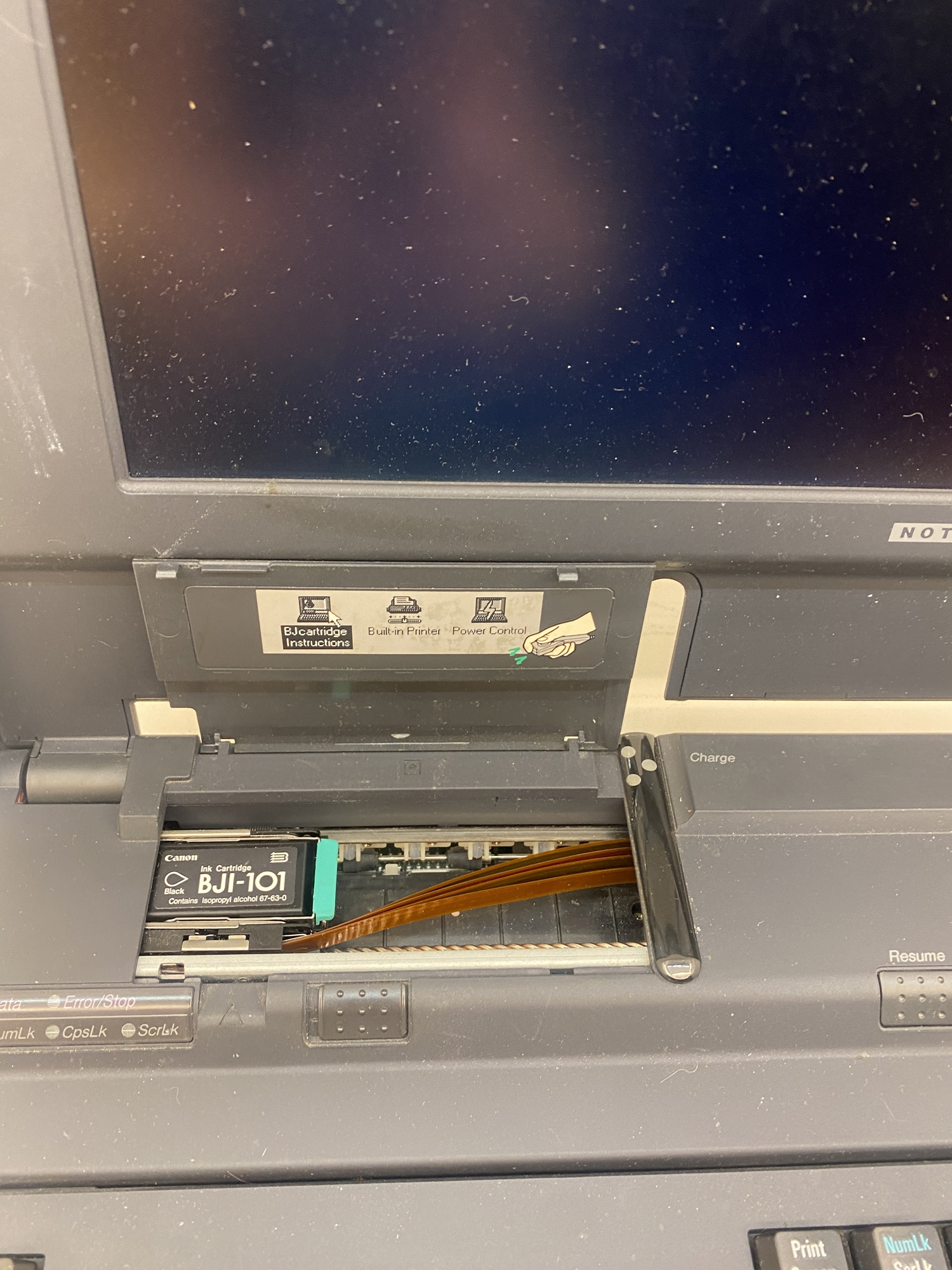 Canon NoteJet BN22 — удивительный ноутбук со встроенным принтером - 9