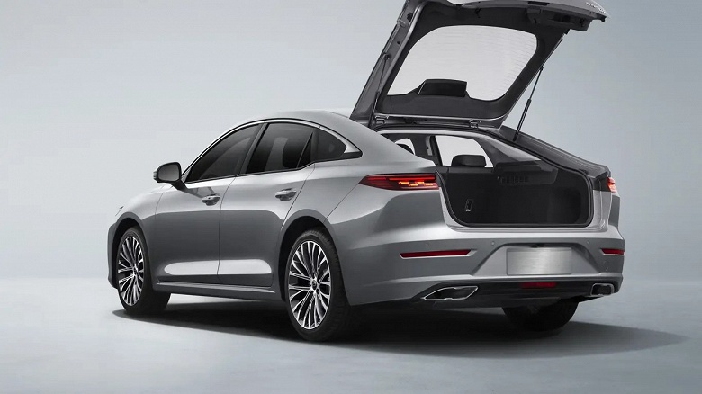 Современная замена Skoda Superb вышла в РФ ещё в декабре, но почти ни у кого из дилеров машин нет - 2 Современная замена Skoda Superb вышла в РФ ещё в декабре, но почти ни у кого из дилеров машин нет