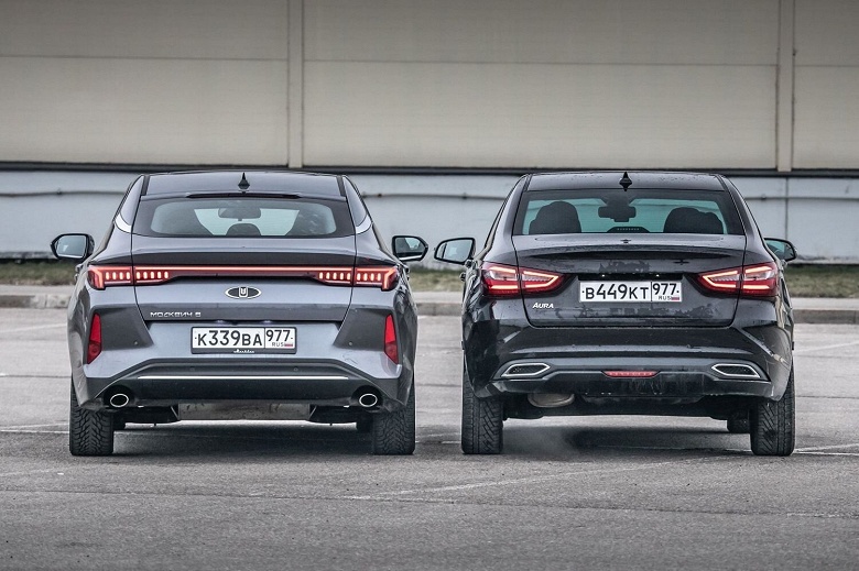 Lada Aura и &laquo;Москвич 6&raquo; впервые сравнили между собой: оценили шумоизоляцию, подвеску, свободное место