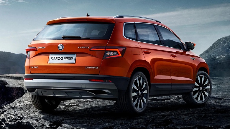 Skoda Karoq из Китая &mdash; 2,62 млн рублей, из Европы &mdash; 4,09 млн рублей. В Россию привезли новые кроссоверы Skoda Karoq, цены изменились
