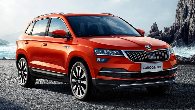 Skoda Karoq из Китая &mdash; 2,62 млн рублей, из Европы &mdash; 4,09 млн рублей. В Россию привезли новые кроссоверы Skoda Karoq, цены изменились