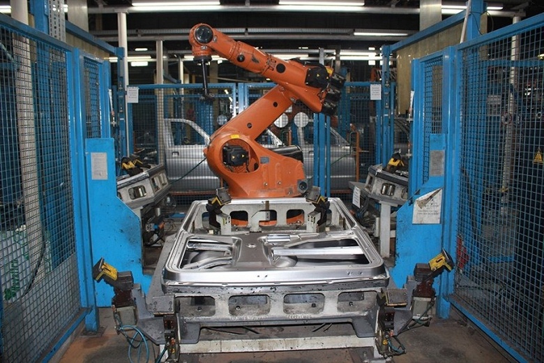 Роботы заполоняют УАЗ. Качество «Патриотов», «Пикапов» и «Профи» теперь будет выше - 1 Роботы заполоняют УАЗ. Качество «Патриотов», «Пикапов» и «Профи» теперь будет выше