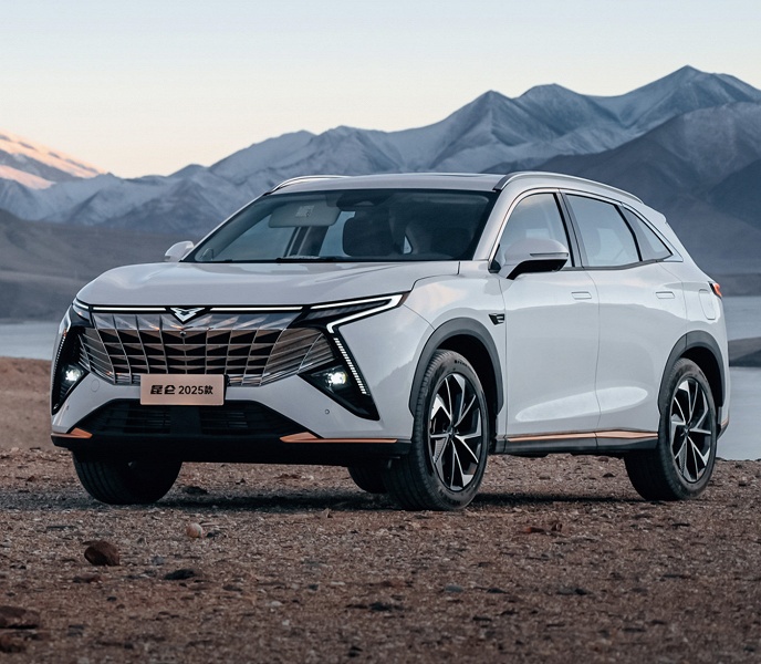 156-сильный кроссовер от суббренда Chery с хорошим оснащением &mdash; всего 970 тыс. рублей (10,8 тыс. долларов). В КНР стартовали продажи Kaiyi Kunlun 2025, в России Kaiyi Kunlun X7 стоит 2,6 млн рублей