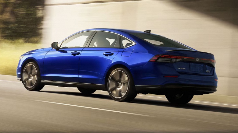 Большой японский седан с мотором на 195 л.с. &mdash; чуть дороже Lada Aura. Дилеры предлагают Honda Accord 2025 по цене от 3 млн рублей