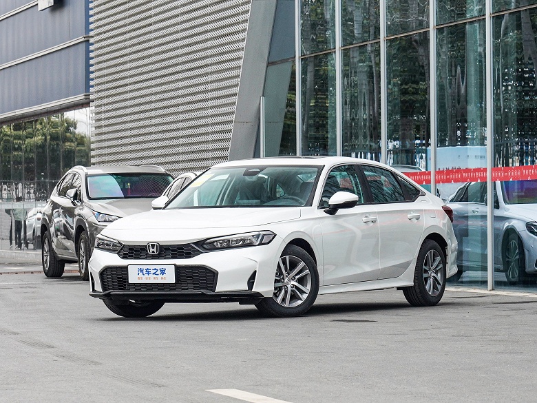 Представлена Honda Civic 2025: 203 л.с. и коробка e-CVT
