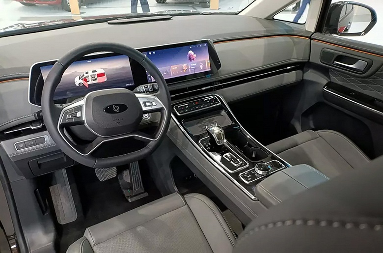 В России начнут выпускать аналог Toyota Alphard с 8-ступенчатым «автоматом» и всего за 5,5 млн рублей. Минивэн Sollers SP7 показали на живых фото - 2 В России начнут выпускать аналог Toyota Alphard с 8-ступенчатым «автоматом» и всего за 5,5 млн рублей. Минивэн Sollers SP7 показали на живых фото