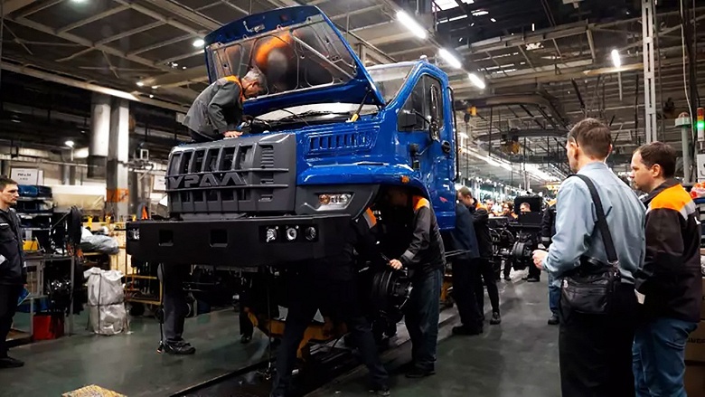Замена легендарному ГАЗ-66: стартовало производство обновленного «Урала-80», он получил 238-сильный мотор и полный привод - 1 Замена легендарному ГАЗ-66: стартовало производство обновленного «Урала-80», он получил 238-сильный мотор и полный привод
