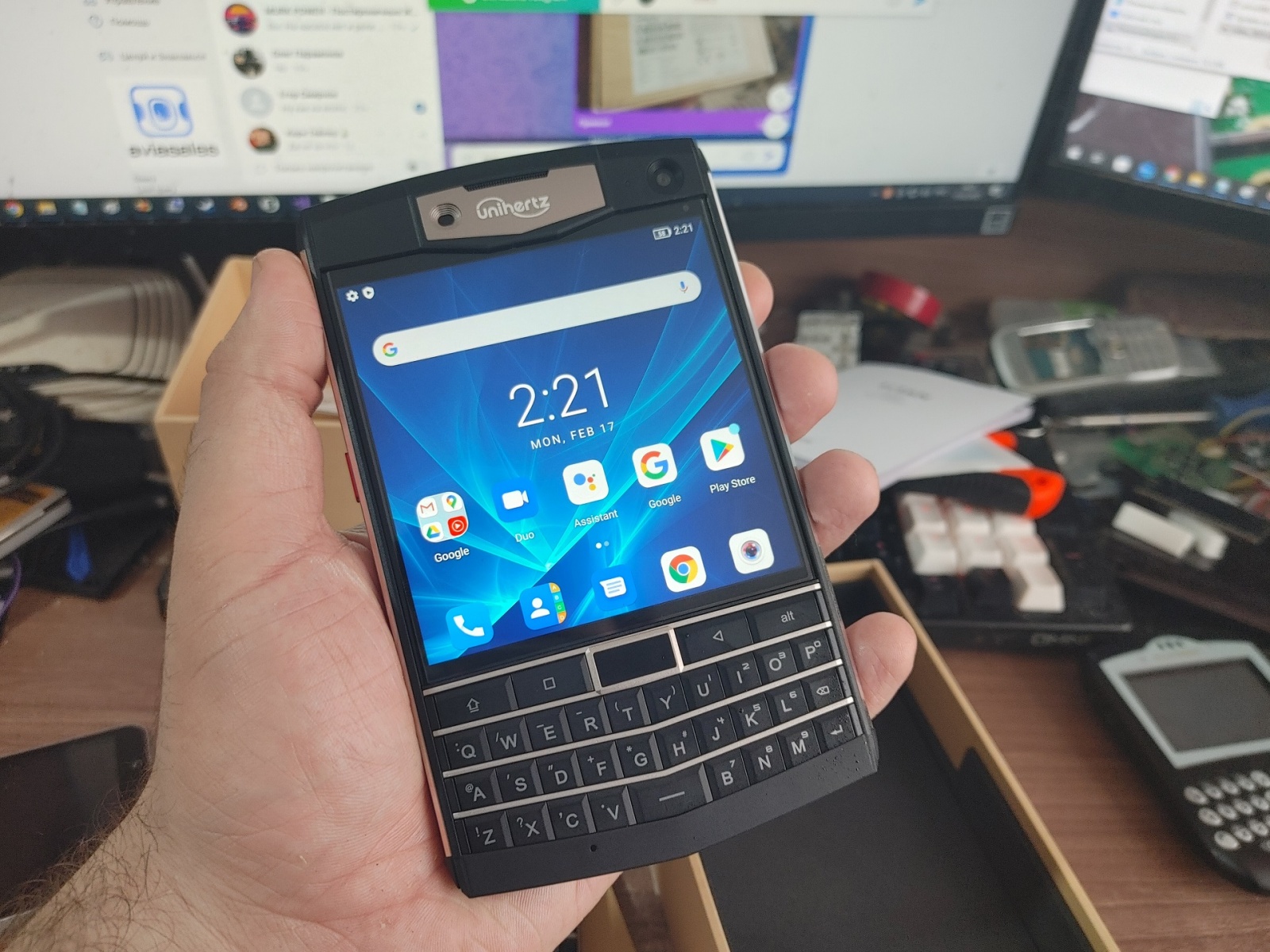  К слову, у Passport был специальный режим совместимости который мог добавлять рамки если приложению это требовалось.