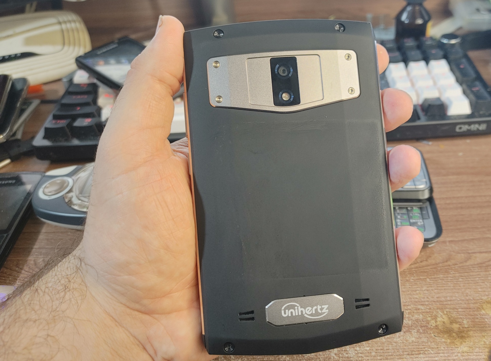 В Passport'е динамика было два и звучал он очень круто!