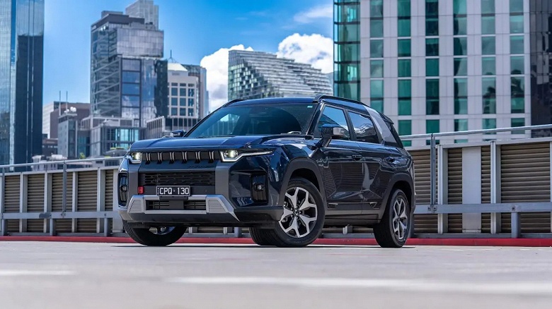 Дешёвая замена Toyota RAV4 и Kia Sportage с технологиями BYD, которая может официально появиться в России. Представлен KGM Torres Hybrid