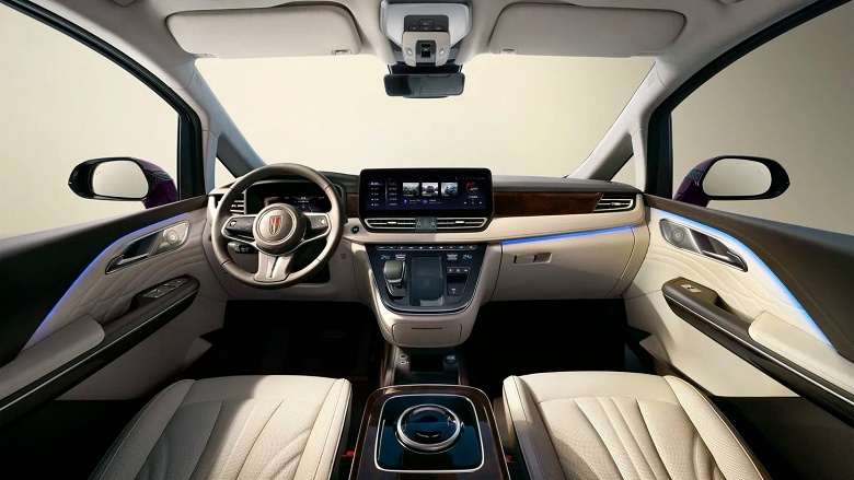 В России представлен премиальный минивэн с официальной гарантией Hongqi HQ9