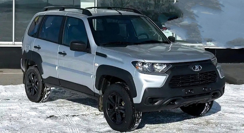 В салонах появились редкие Lada Niva Travel