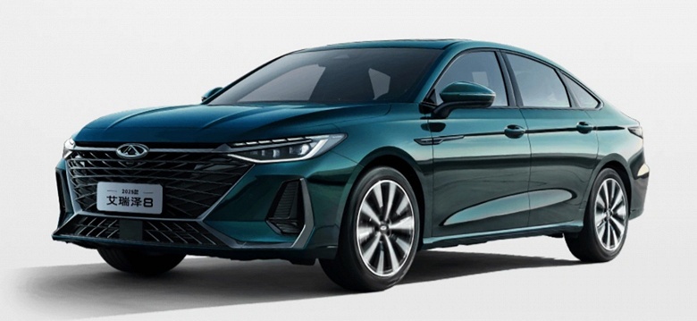 Аналог Toyota Camry от Chery стал еще лучше. Представлен Chery Arrizo 8 2025 — с 2,0-литровым мотором на 254 л.с. и 8-ступенчатым «автоматом»