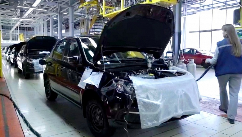Новую Lada Granta впервые засняли на заводе - 1 Новую Lada Granta впервые засняли на заводе